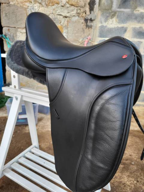 Vends selle Thorowgood T8 dressage HDM