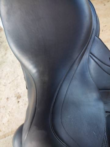 Selle de dressage 