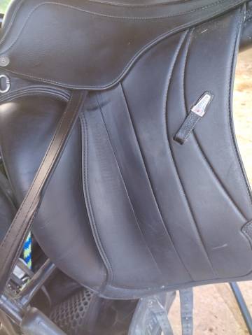 Selle de dressage 