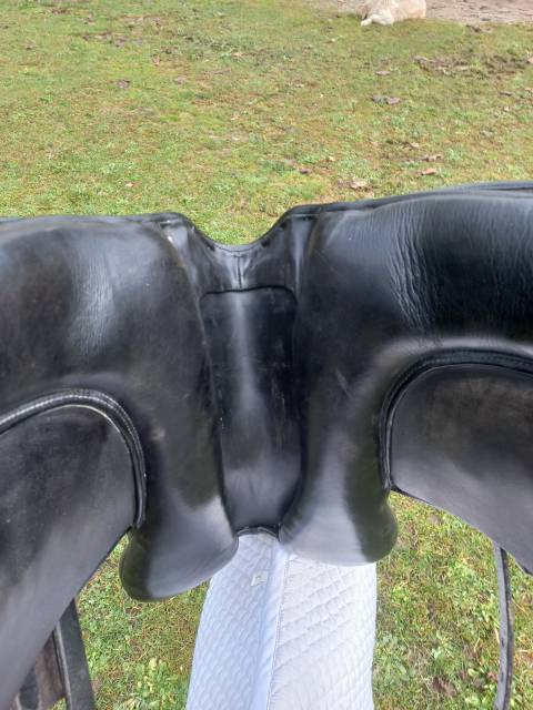 SELLE DE DRESSAGE ERIC THOMAS