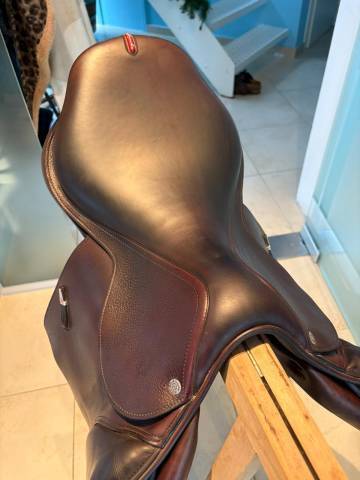 Selle Equipe Evolution liseré noir 18 P