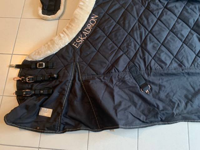 couverture d'écurie noire eskadron 200 gr 165 cm 