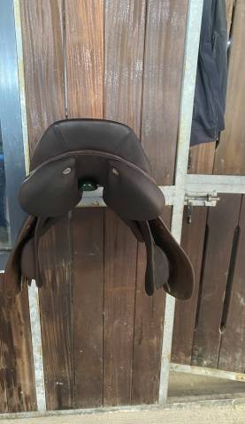 A vendre : Selle Eric Mondage Sellier 17,5 pouces 