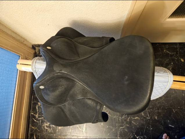 Selle IKONIC dressage 17.5