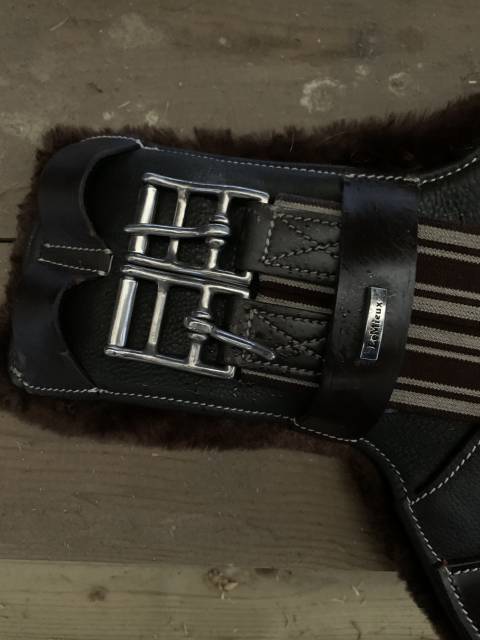 LeMieux - sangle bavette &laquo;&nbsp;mouton&nbsp;&raquo; cuir marron - 45cm