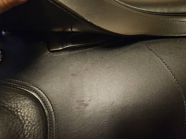 Selle de dressage Ikonic 17.5