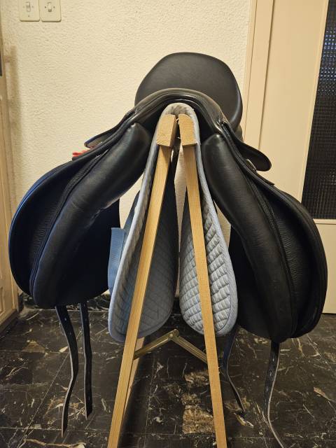 Selle de dressage Ikonic 17.5