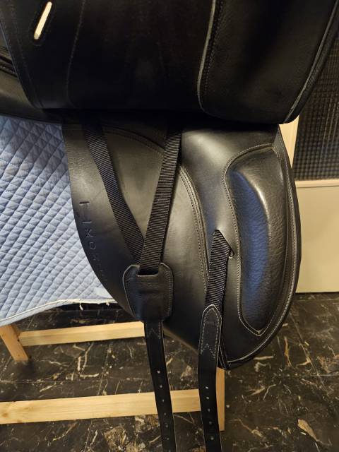 Selle de dressage Ikonic 17.5