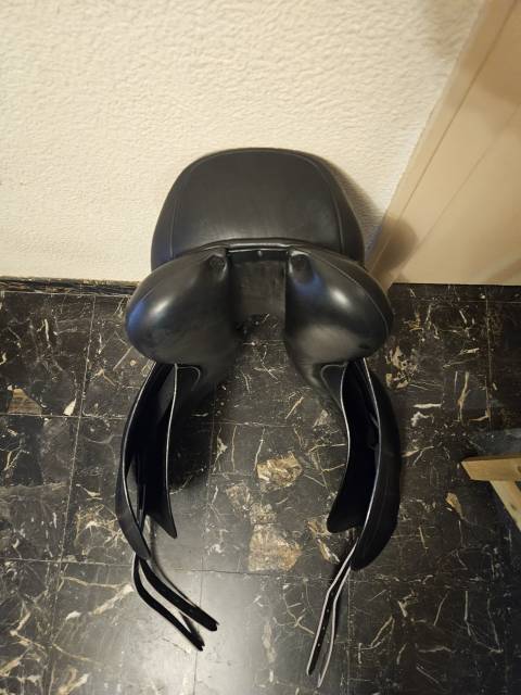 Selle de dressage Ikonic 17.5