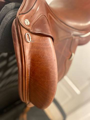 Selle dressage  en tres bien Etat SE37