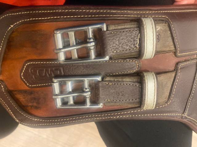 Selle dressage  en tres bien Etat SE37