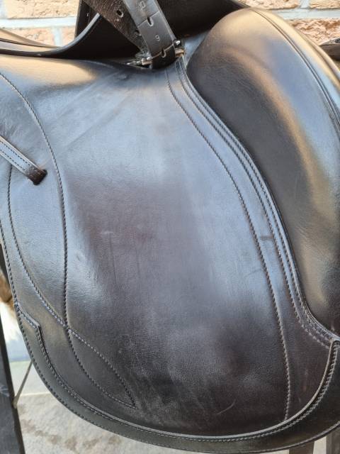 Selle de dressage Equipe 17 pouces