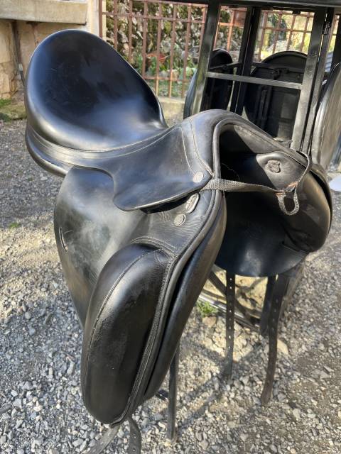 À  VENDRE SELLE DE DRESSAGE ÉQUIPE Emporio