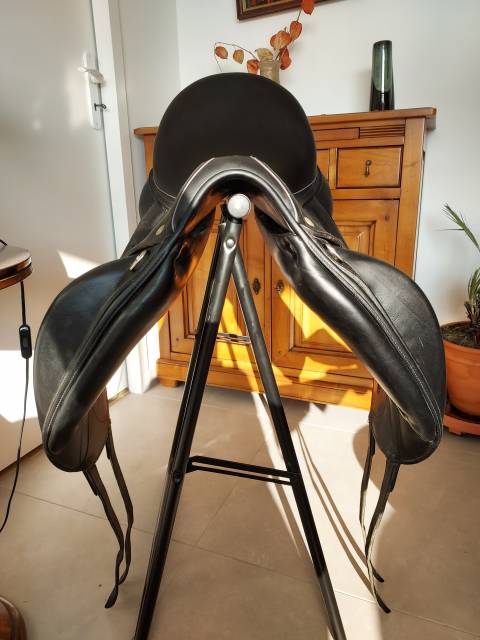 selle de dressage devoucoux Makila S année 2016 équipée