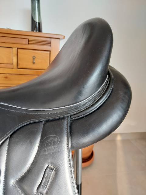 selle de dressage devoucoux Makila S année 2016 équipée