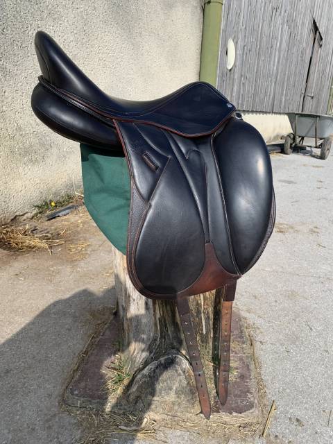 Selle de dressage