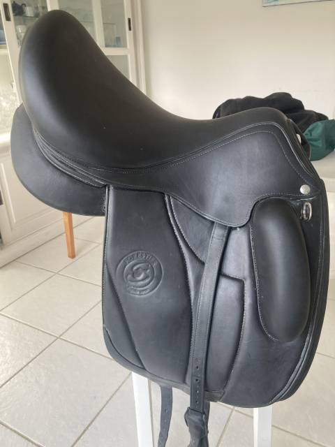 Selle de dressage Forestier Aachen 17 veau noir