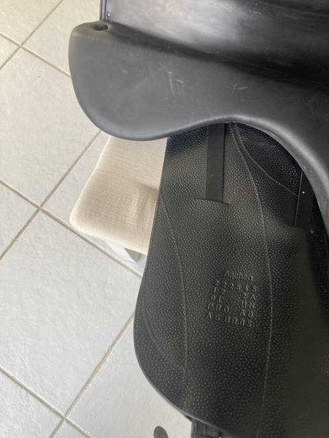 Selle de dressage Forestier Aachen 17 veau noir