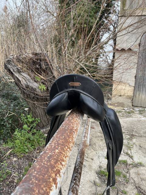 Selle de dressage 