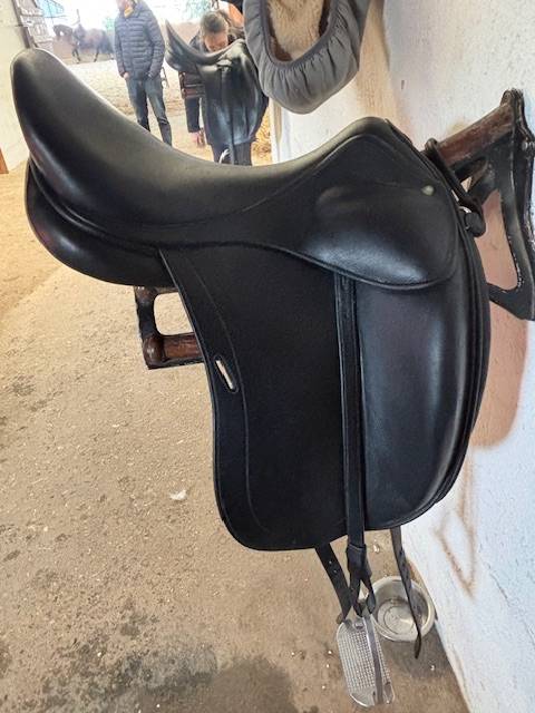 SELLE DE DRESSAGE CHILDERIC EQUIPEE