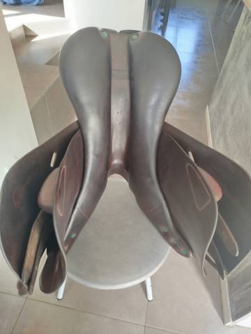 Selle mixte 17 pouces 1/2 bon état marque equipe