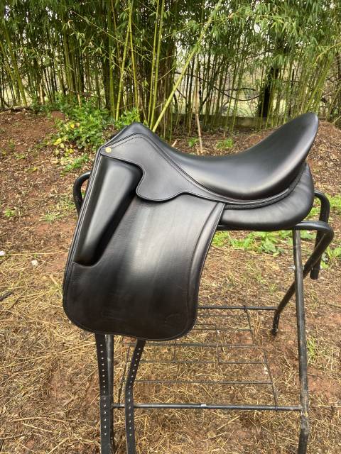 Selle de dressage Aulion 18 pouces neuve