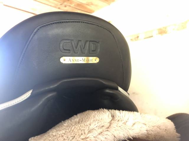 Selle dressage demi-creuse &eacute;tat neuf