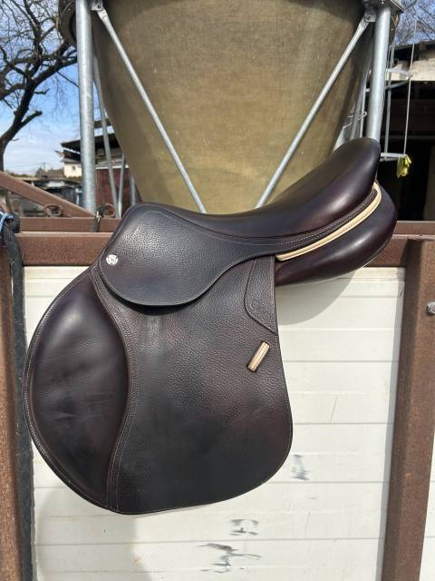  selle CDW de 2022, taille 17.5", couleur chocolat,