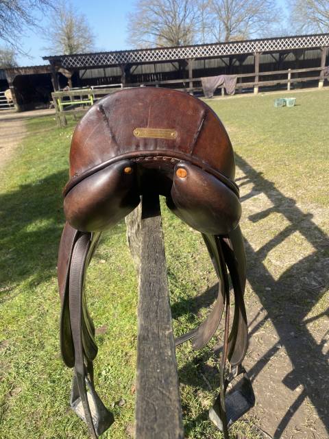 Selle dressage butet 17