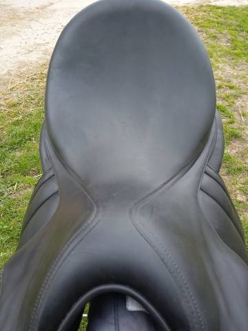 Selle dressage Butet noire 17.5