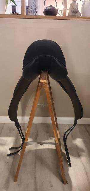 Belloir Saumur selle dressage monoquartier 17.5"