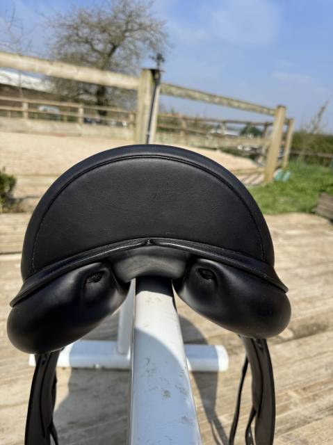 Selle de dressage Équipe modèle emporio