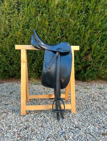 ﻿﻿Selle de dressage Forestier  ﻿﻿Modèle : Carlos Pinto