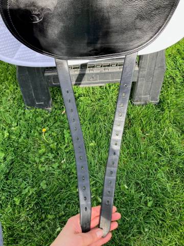 Selle Aulion noir, première main de 2019, taille 17,5