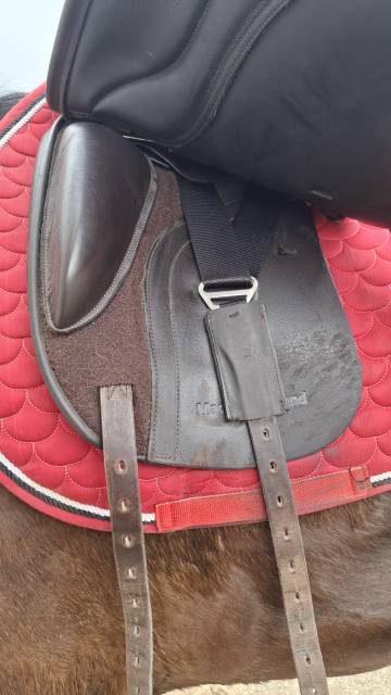 Selle de dressage 17,5