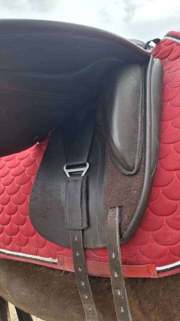 Selle de dressage 17,5