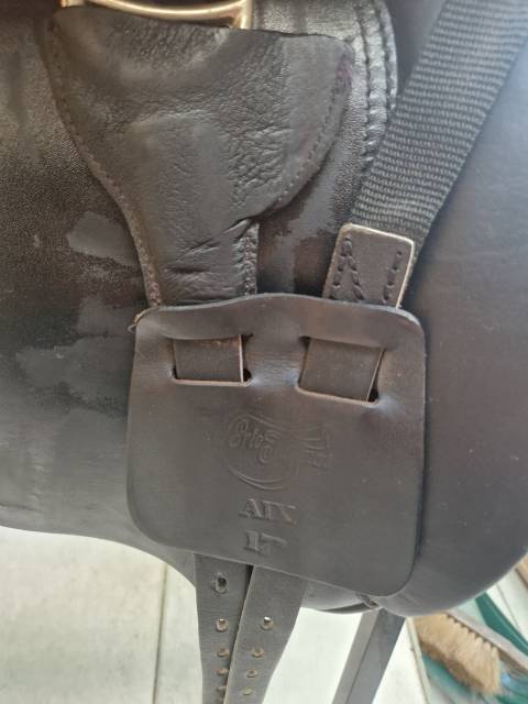 Selle dressage noire Eric Thomas Aix 17"