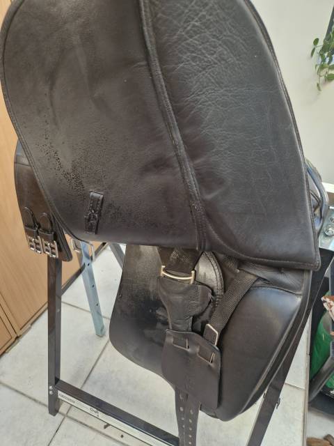 Selle dressage noire Eric Thomas Aix 17"