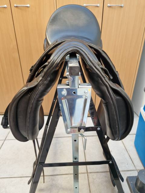 Selle dressage noire Eric Thomas Aix 17"