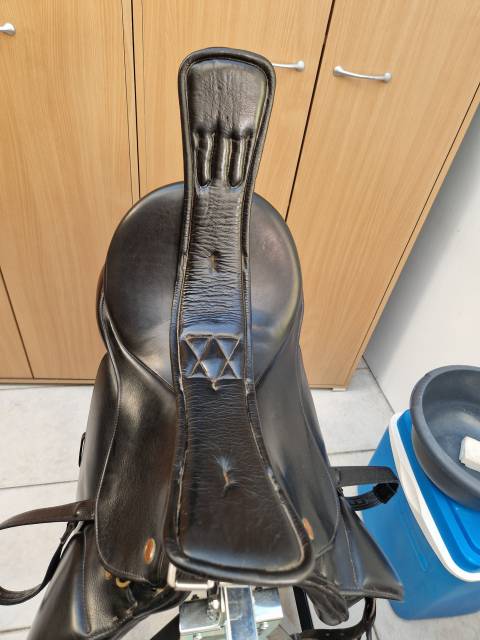 Selle dressage noire Eric Thomas Aix 17"