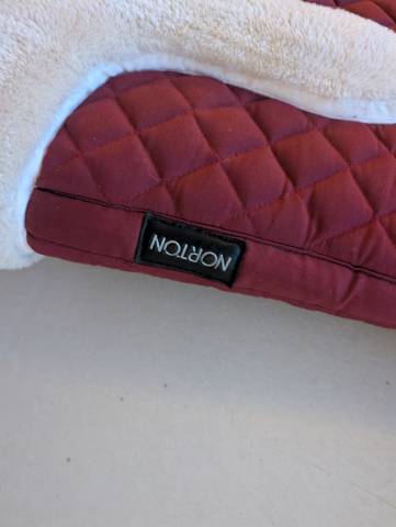 Tapis de selle Norton Bordeaux