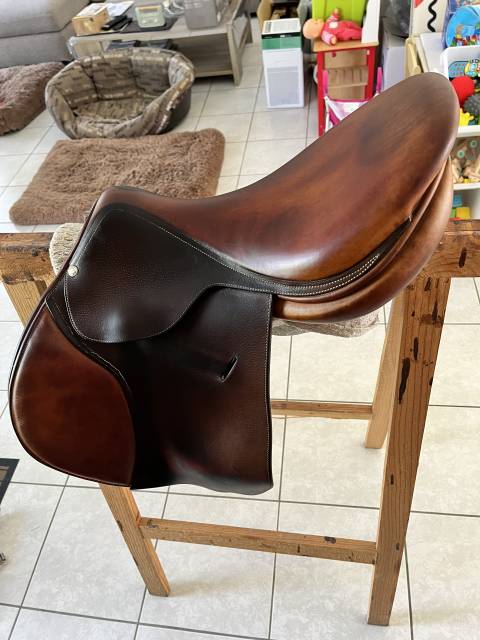 Vends selle plate Butet 18 pouces 