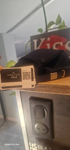  Casquettes Antares et Harcour neuves