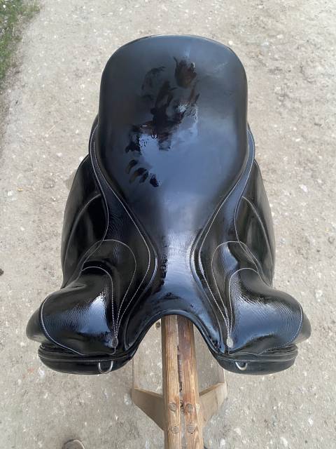 A VENDRE : SELLE DE DRESSAGE ANTARÈS 