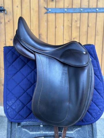 Selle dressage Childeric 17.5
