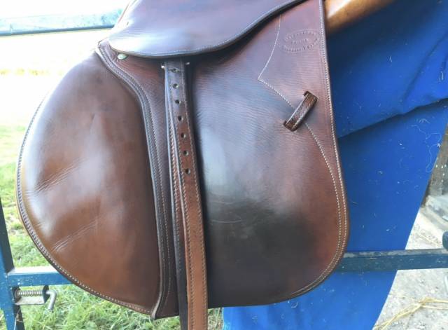 Selle Devoucoux modèle Biarritz  Taille 18 pouces