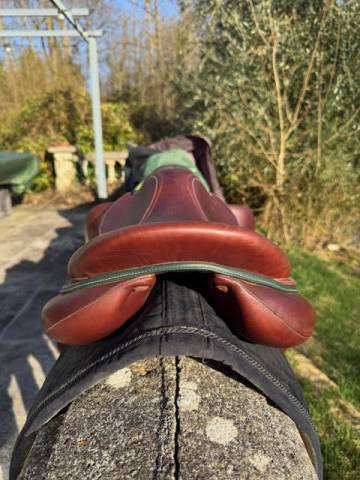Cavalier vend selle DEVOUCOUX CHIBERTA O + sangle 