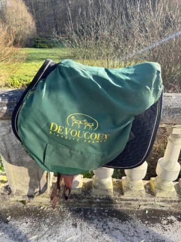 Cavalier vend selle DEVOUCOUX CHIBERTA O + sangle 