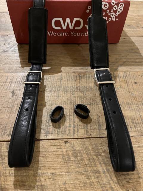 &Eacute;trivi&egrave;res de dressage taille 140 CWD