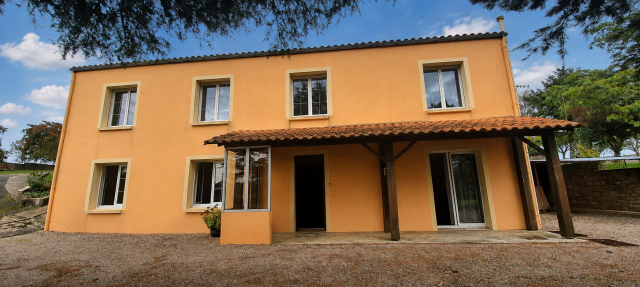 Propri&eacute;t&eacute; sur 1,7 ha &agrave; 15 mn de Fontenay Le Comte (85)